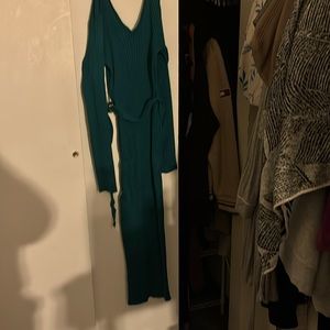 Long sleeved body on green dress, goes down almost to ankle; size L